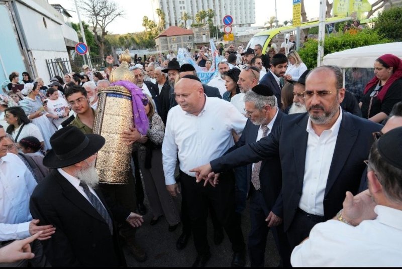 באדיבות המצלם