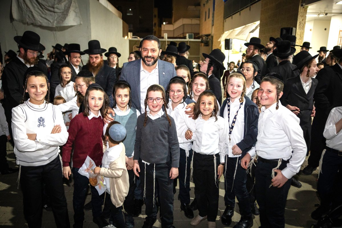 באדיבות המצלם