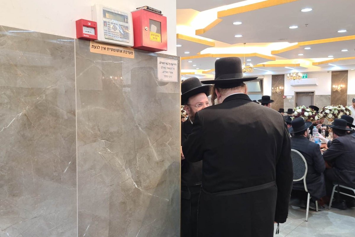 באדיבות המצלם