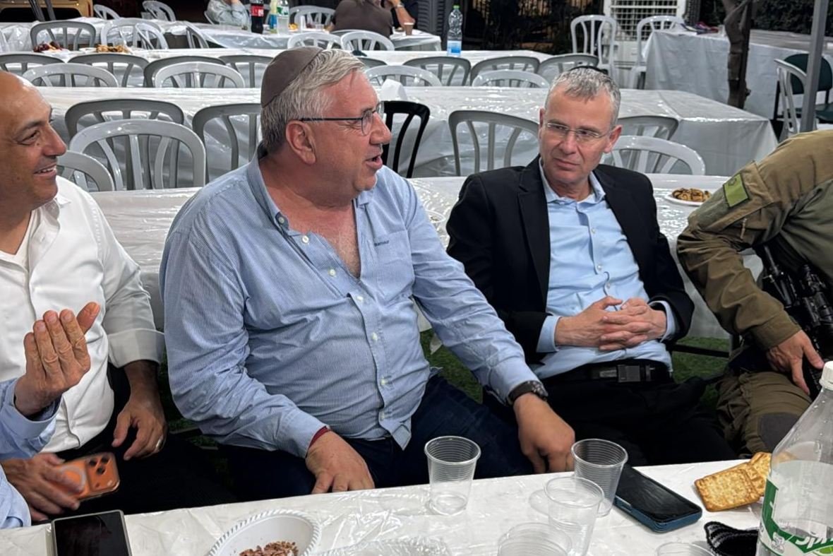 באדיבות המצלם