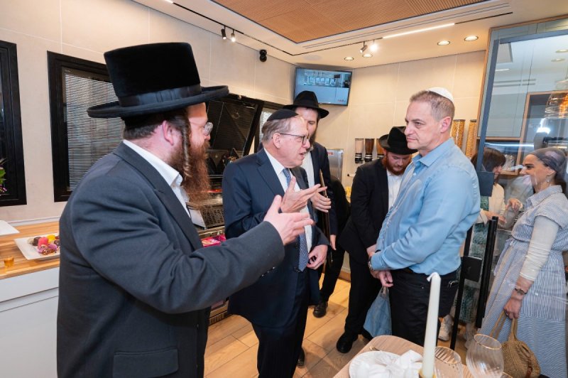 באדיבות המצלם