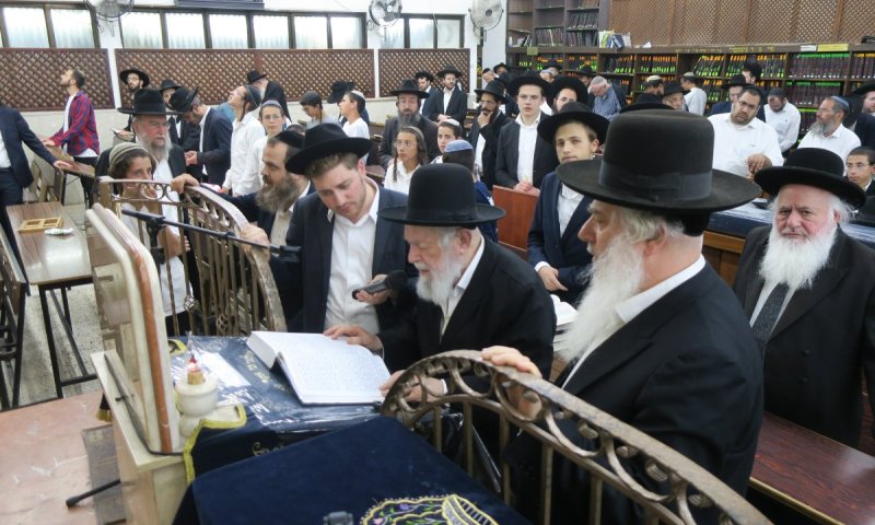 בבכי קורע לב: עמוד ההוראה זעק לרפואת חתנו רבי דב קוק