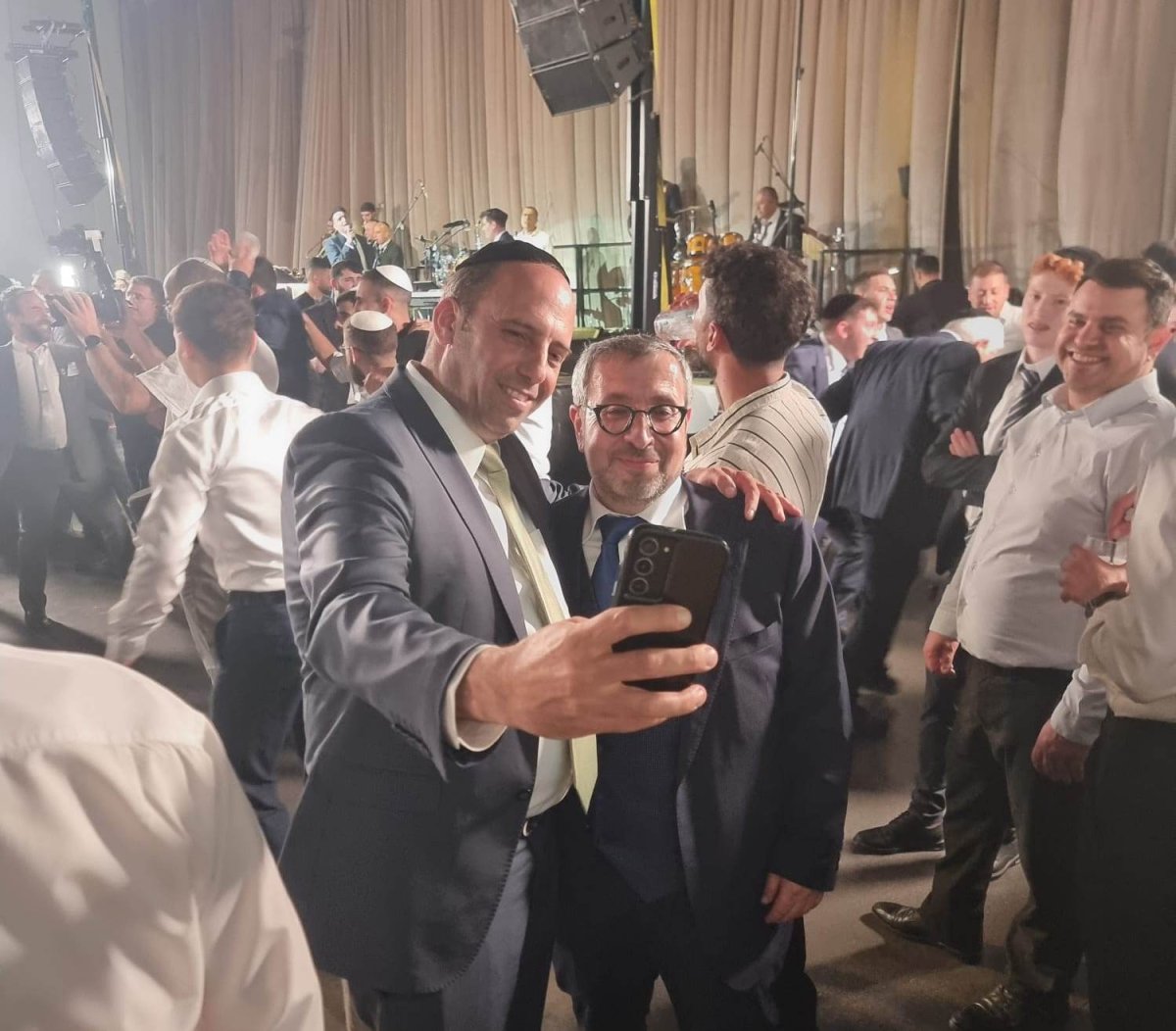 באדיבות המצלם