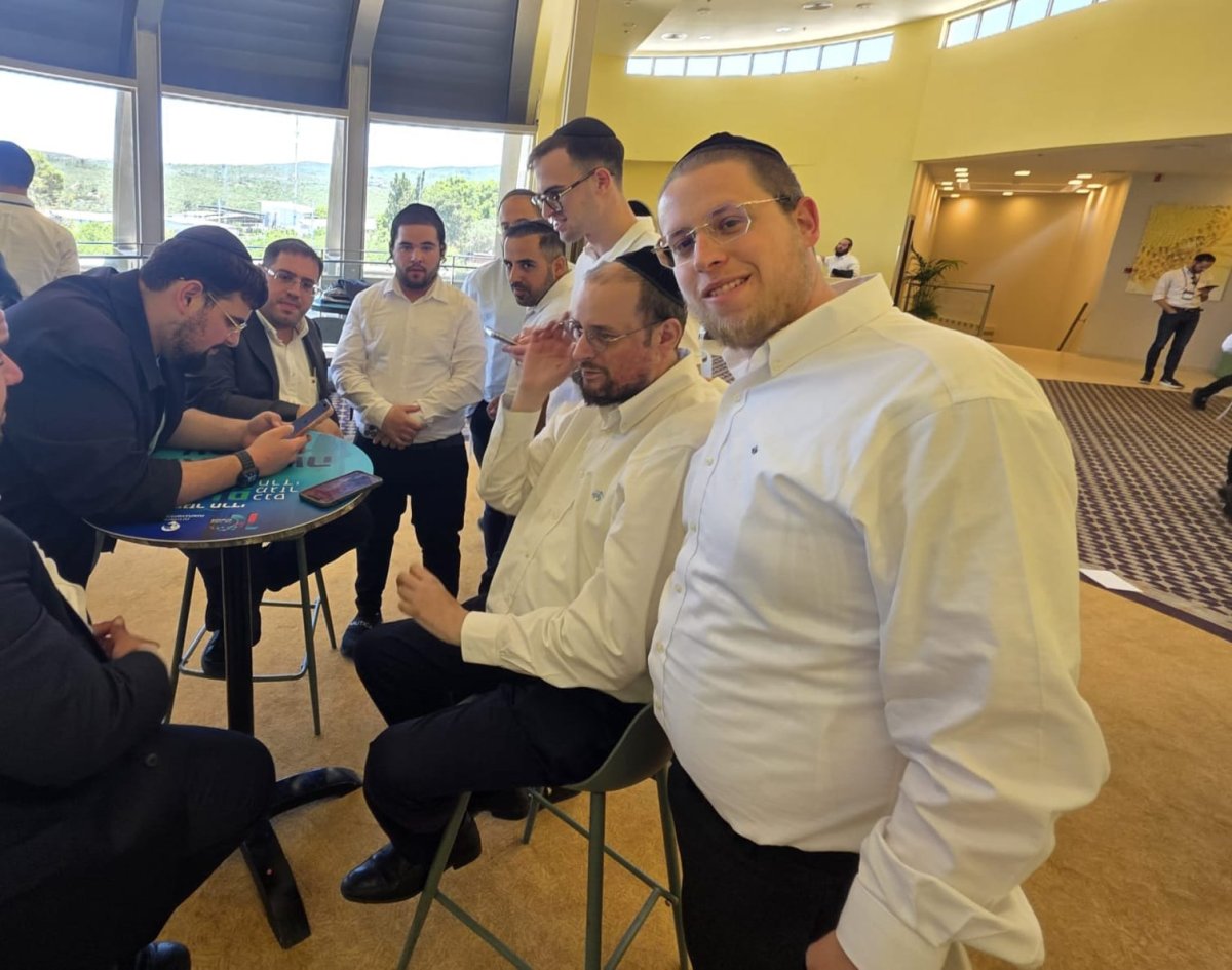 באדיבות המצלם