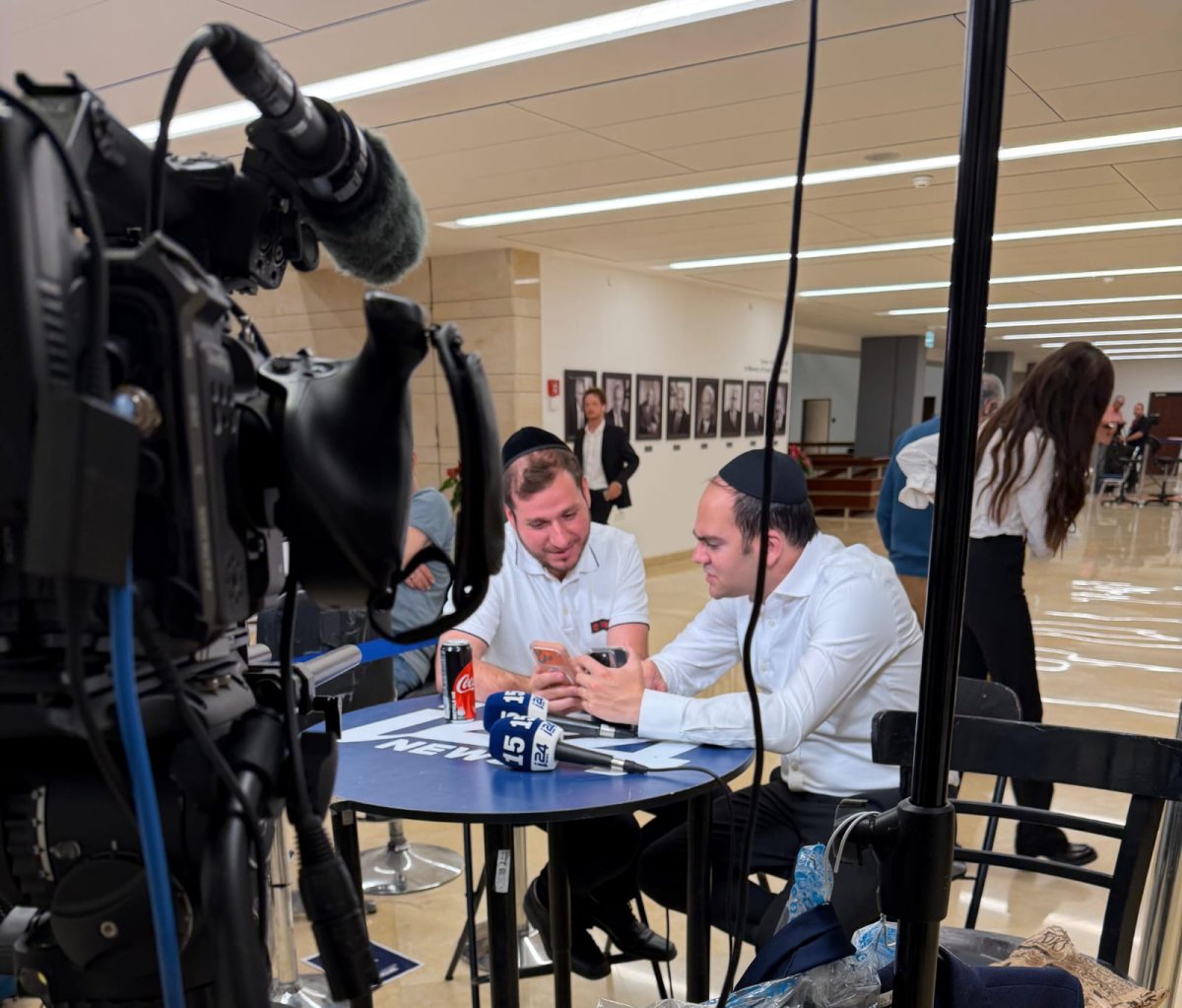 באדיבות המצלם