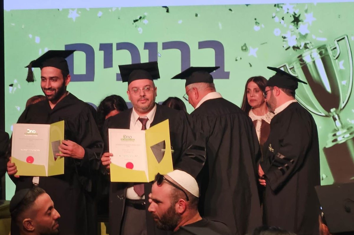 באדיבות המצלם