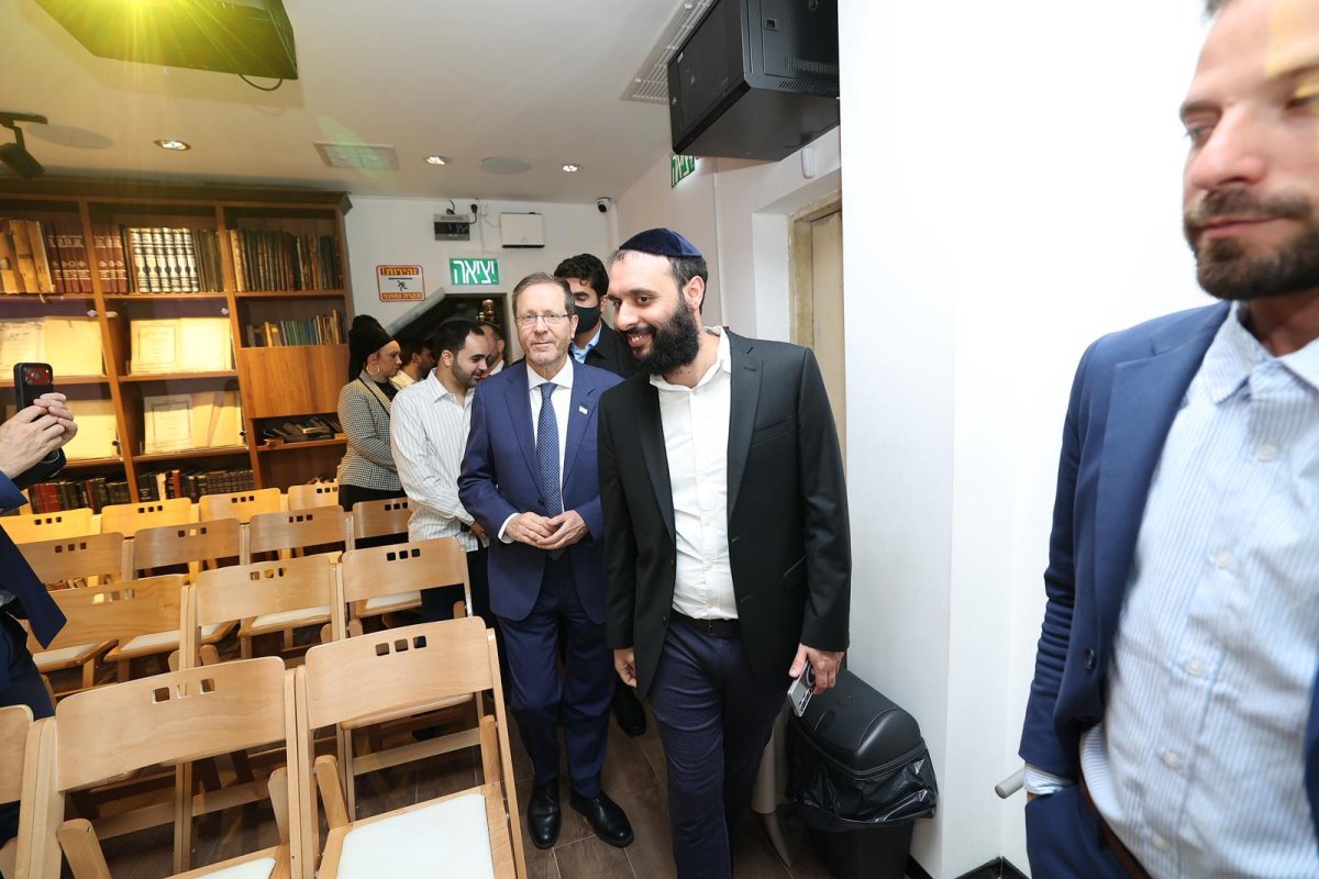 באדיבות המצלם
