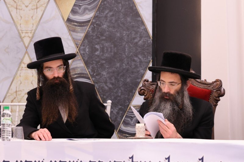 צ. י. 