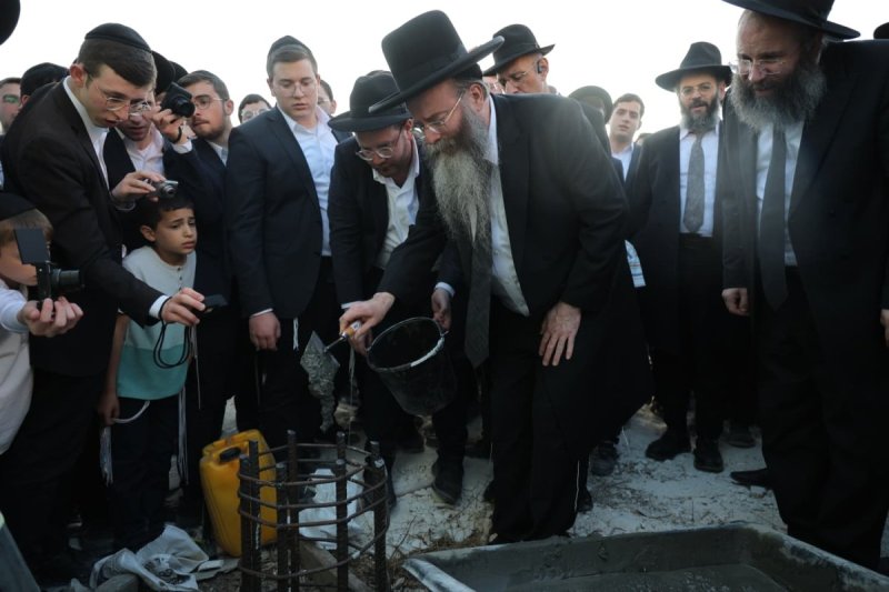 באדיבות המצלם