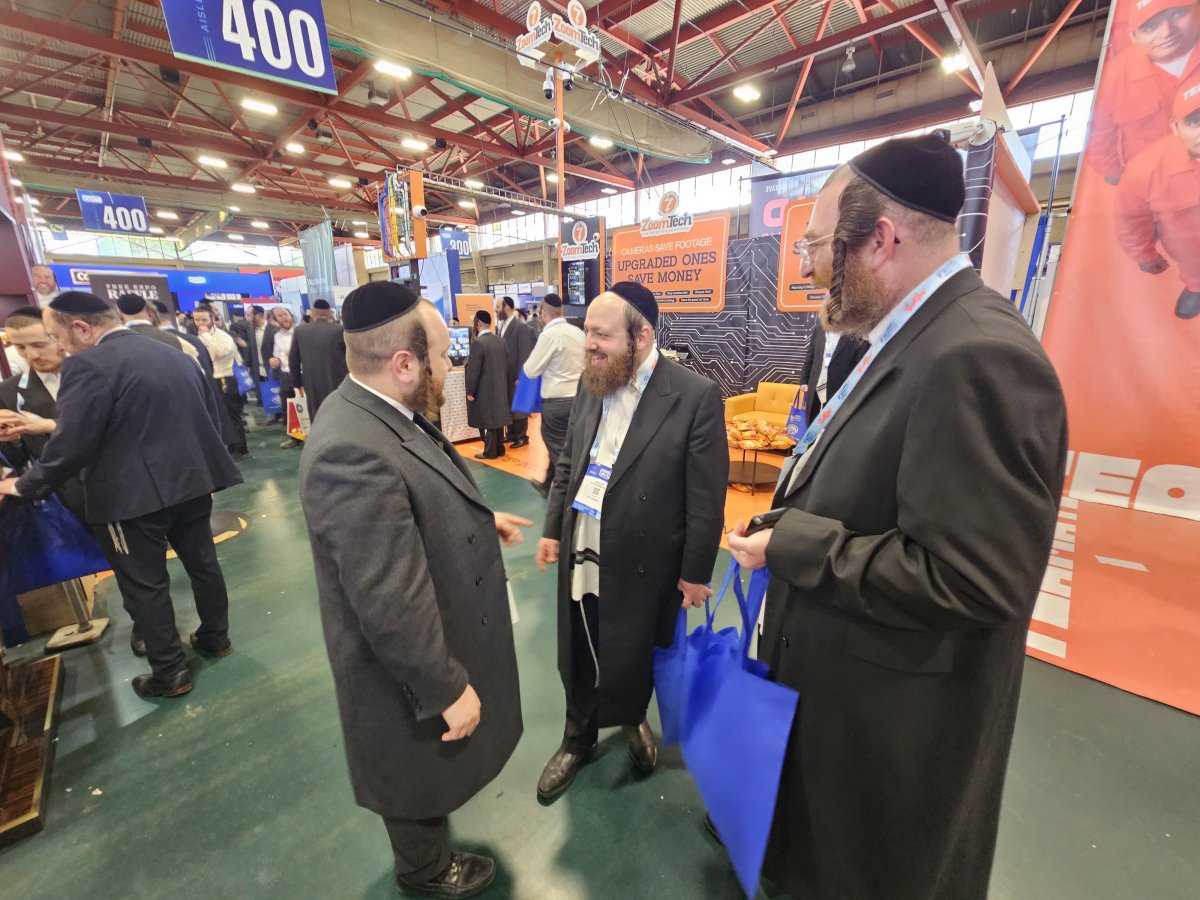 באדיבות המצלם
