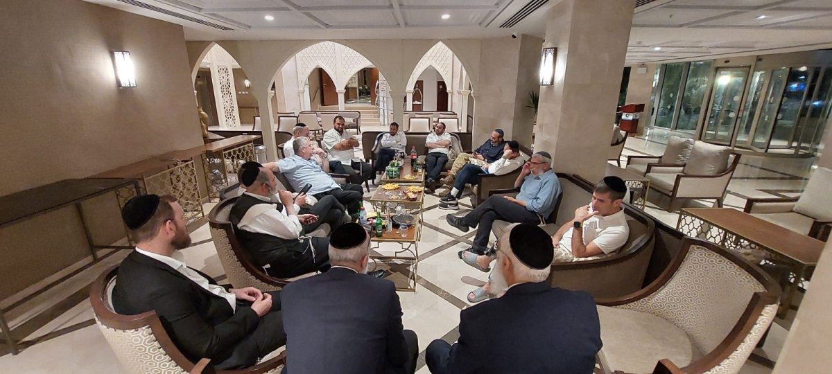 באדיבות המצלם