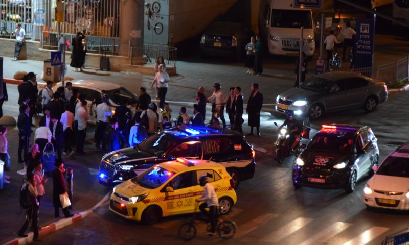 תיעוד מכעיס מבני ברק: הולך רגל תקף באלימות נהג חרדי 