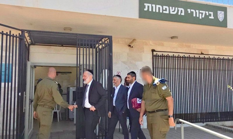 דרעי בביקור בכלא 10: "די להתייחס ללומדי התורה כעבריינים"