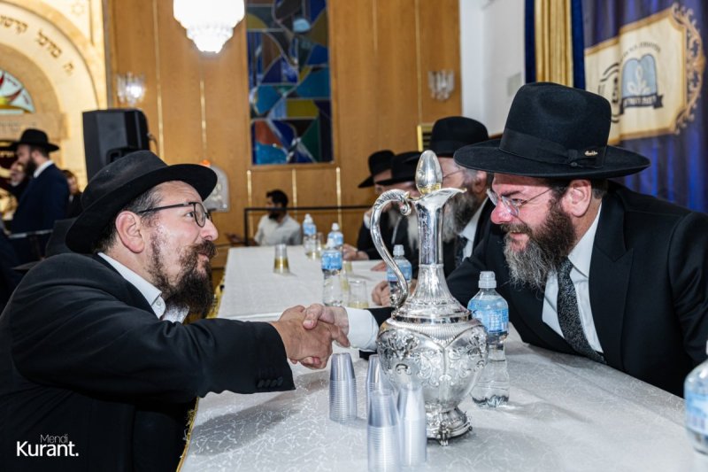 מענדי קורנט