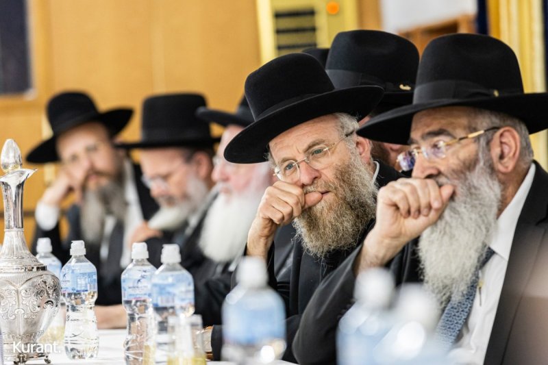מענדי קורנט
