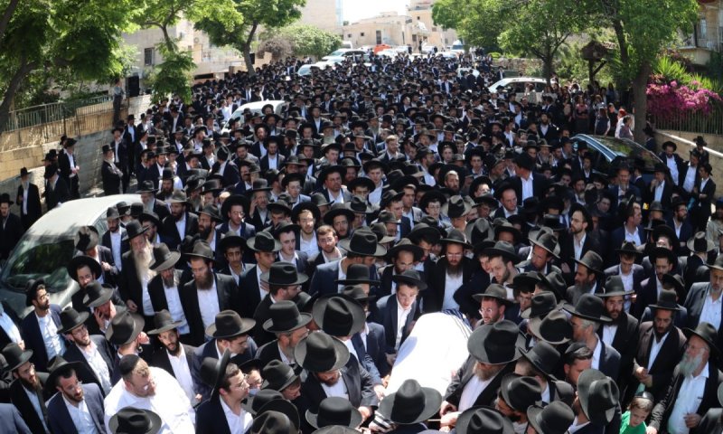 בדמעות ובכי תמרורים: המונים ליוו את הגאון רבי דב אהרן זלזניק זצ"ל