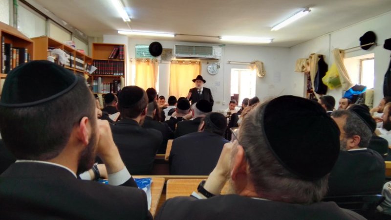 באדיבות המצלם
