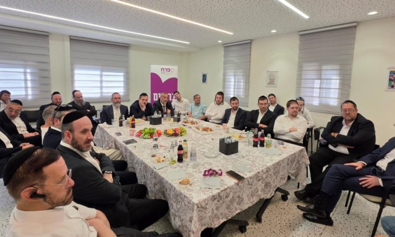 בני ברק פגשה את כפר פרח: סיור מקצועי מרשים של בכירי מינהל החינוך בכפר הקהילתי-שיקומי של פרח ישראל