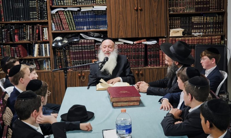 בני כיתה ח' מת"ת אבי עזרי בבית שמש נבחנו אצל הגאון רבי שמעון הרמן