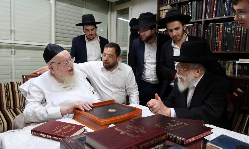 הגרב"ד אלישיב בבני ברק: עלה לציוני גדולי הדור וביקור אצל הגרמ"צ ברגמן