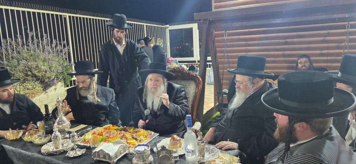 באדיבות המצלם