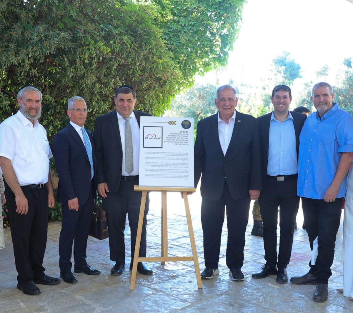 באדיבות המצלם