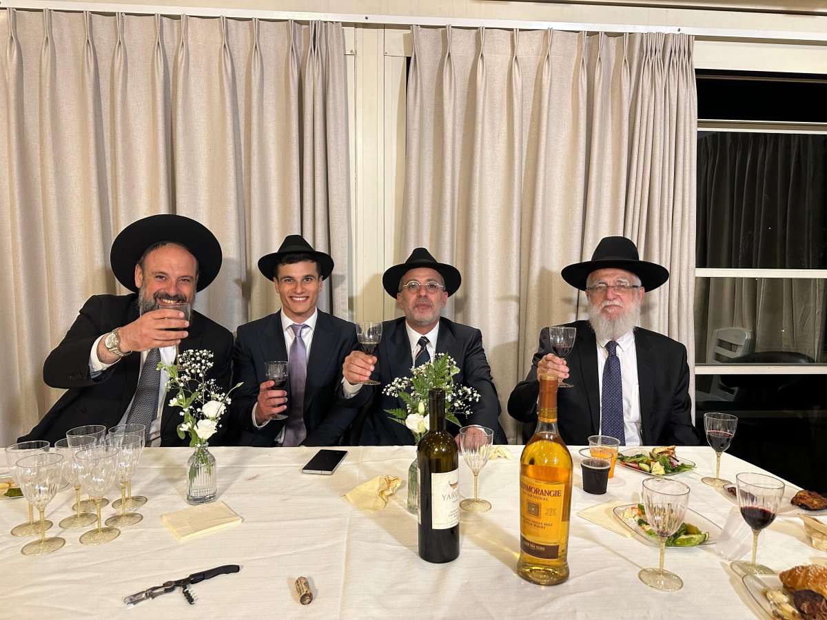 באדיבות המצלם