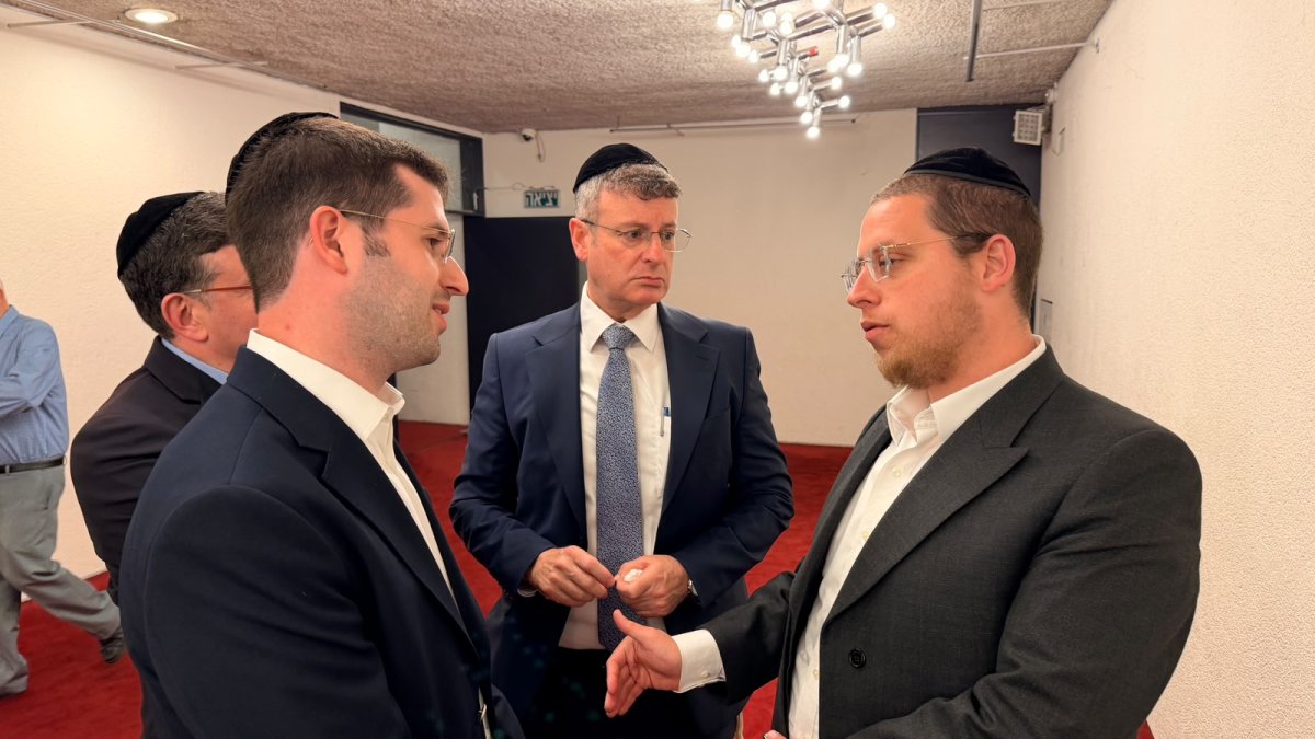 באדיבות המצלם