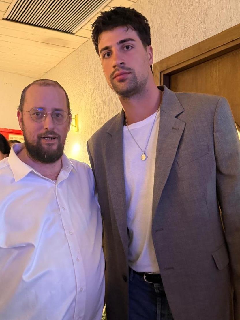 באדיבות המצלם