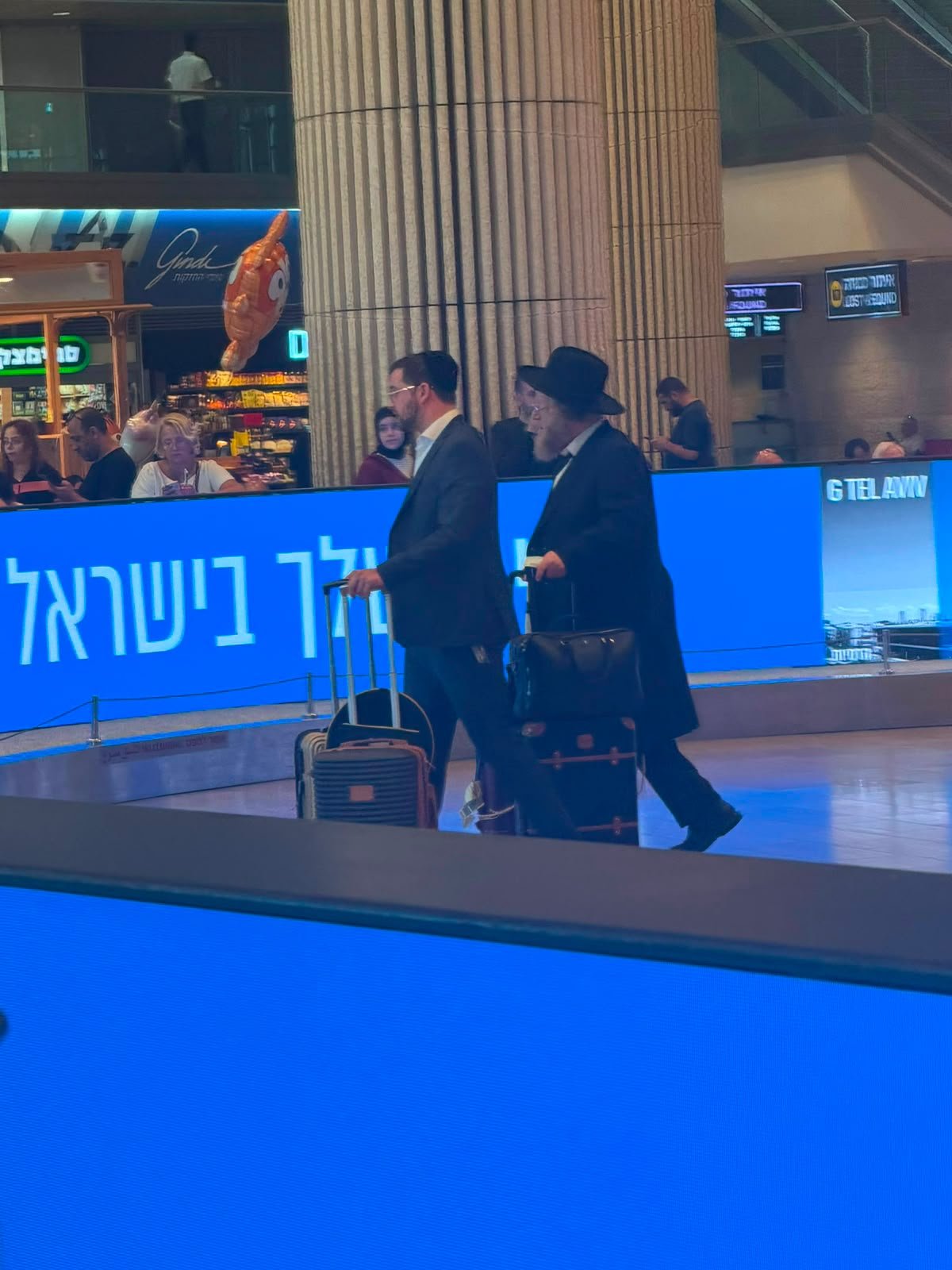 באדיבות המצלם