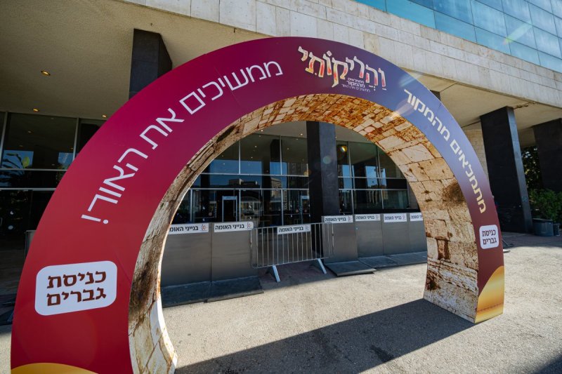 חיים טויטו הפקה צבעים הפקות