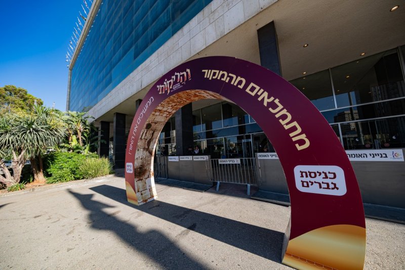 חיים טויטו הפקה צבעים הפקות