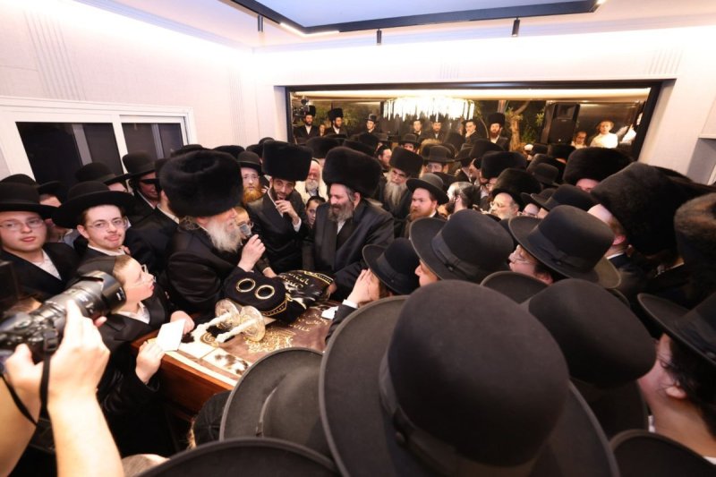 באדיבות המצלם