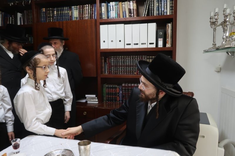 באדיבות המצלם