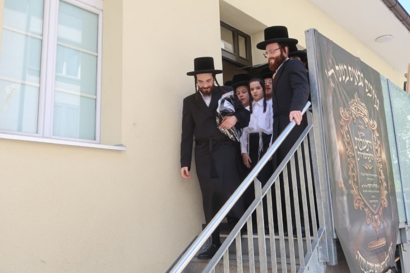 באדיבות המצלם
