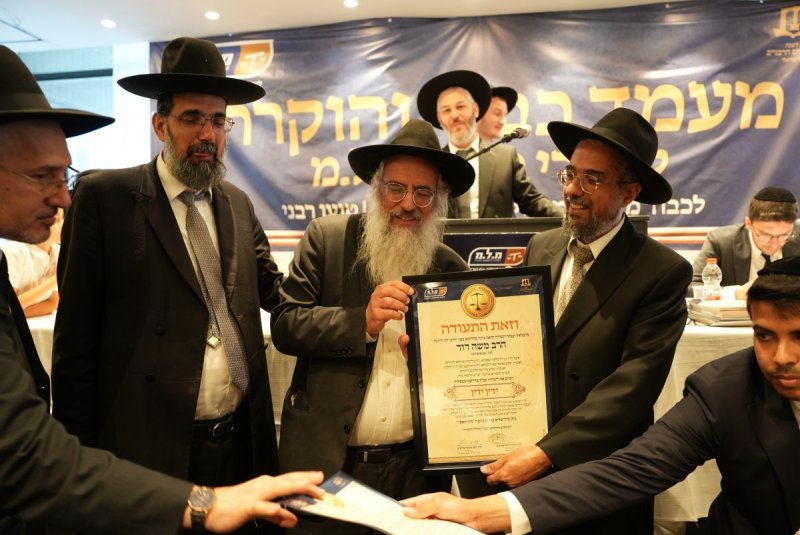 באדיבות המצלם