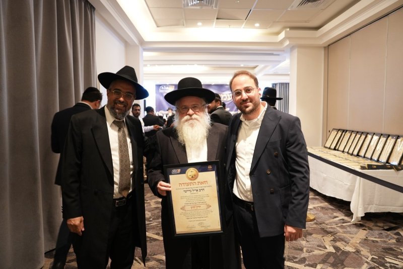 באדיבות המצלם