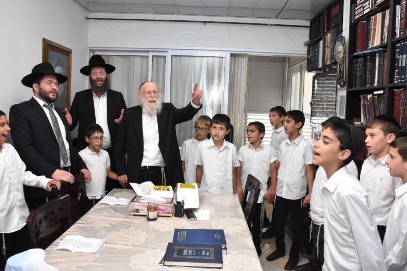 באדיבות המצלם