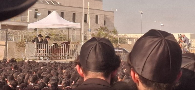 באדיבות המצלם