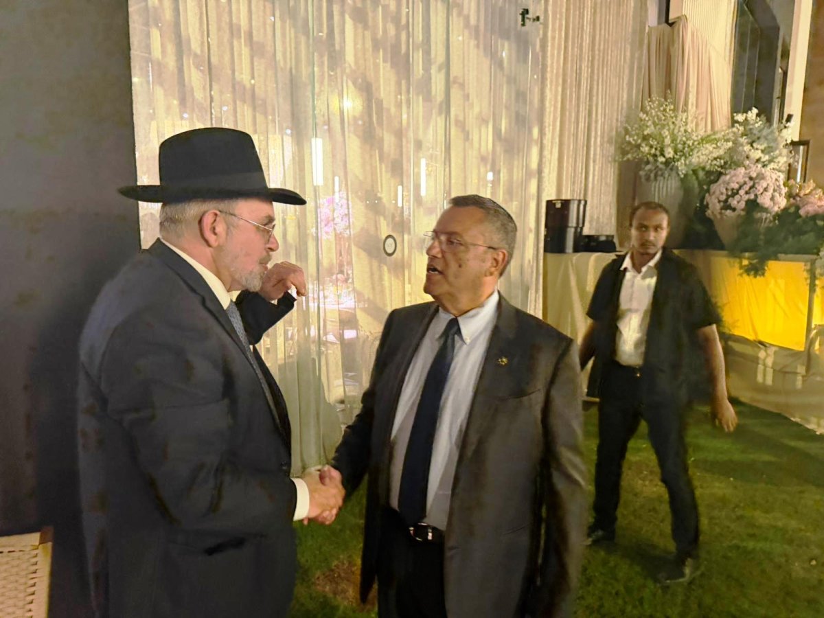 באדיבות המצלם