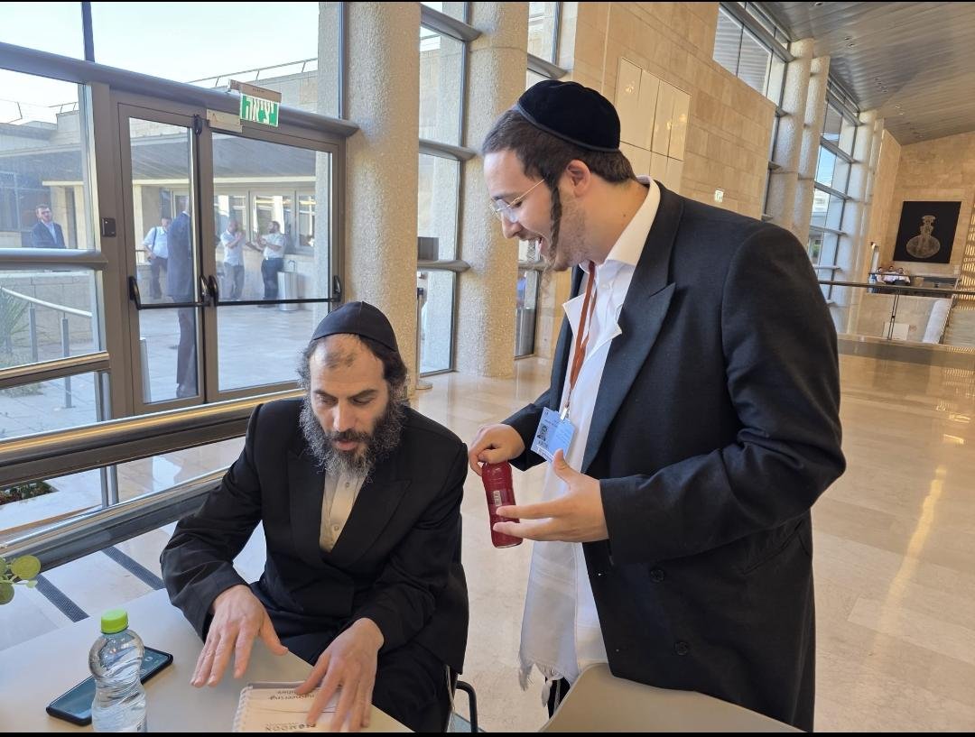 באדיבות המצלם