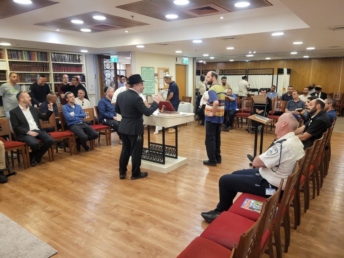 באדיבות המצלם