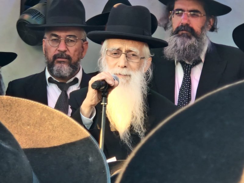 באדיבות המצלם