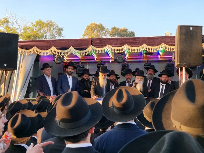 באדיבות המצלם