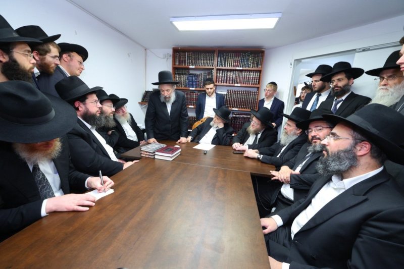 באדיבות המצלם