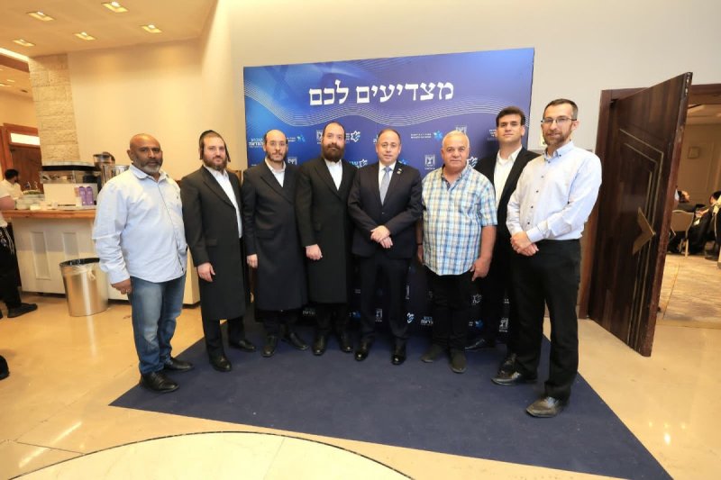 באדיבות המצלם