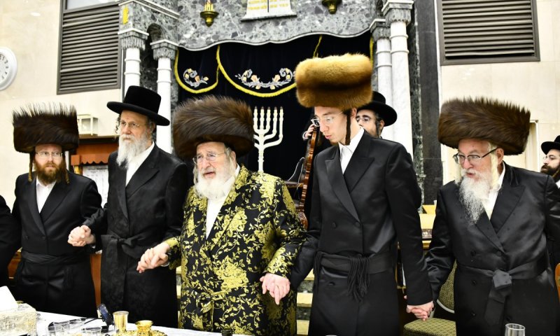 שידוך בבית רחמסטריווקא - ספינקא: החתן והכלה טברסקי מכל הצדדים
