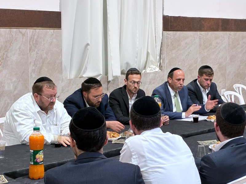 באדיבות המצלם