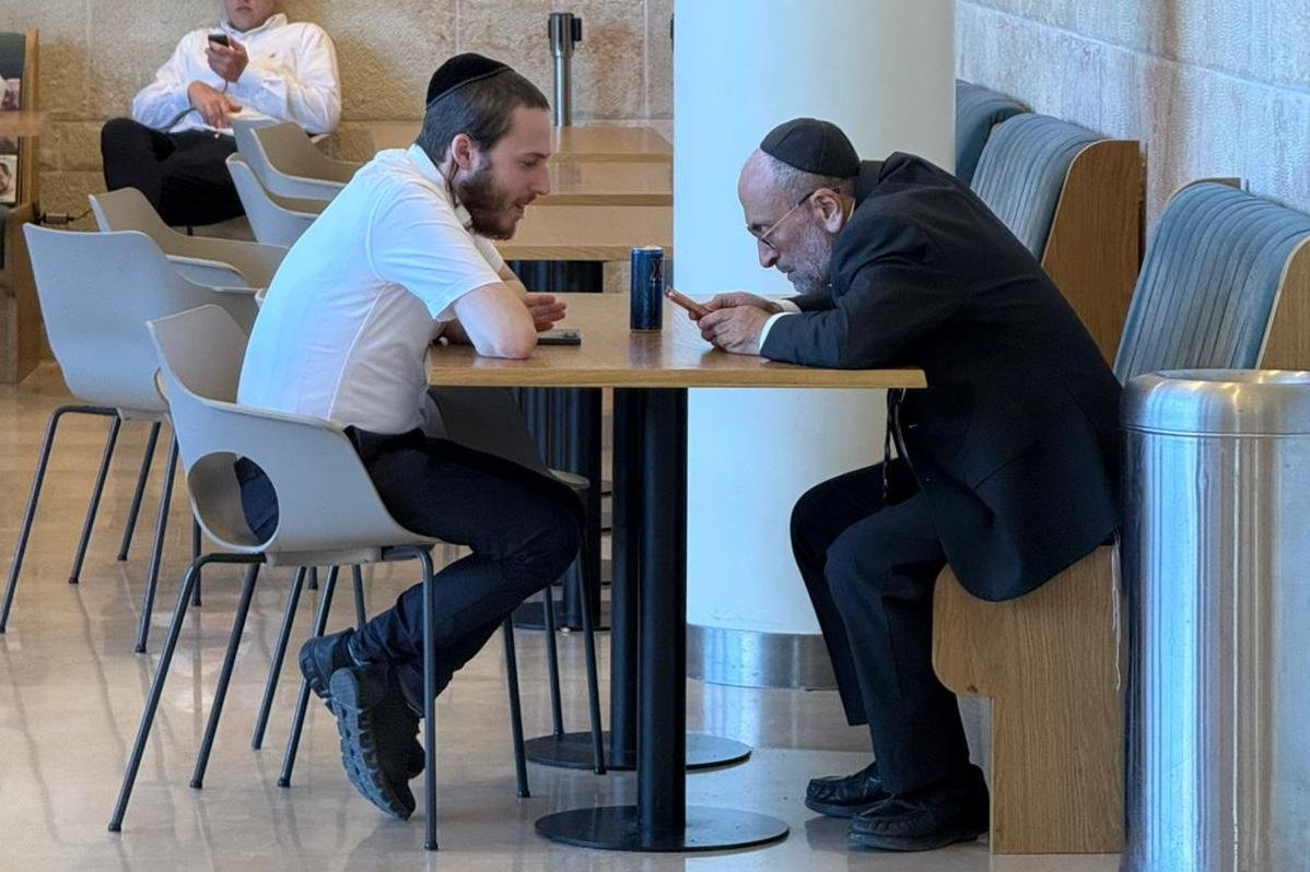 באדיבות המצלם