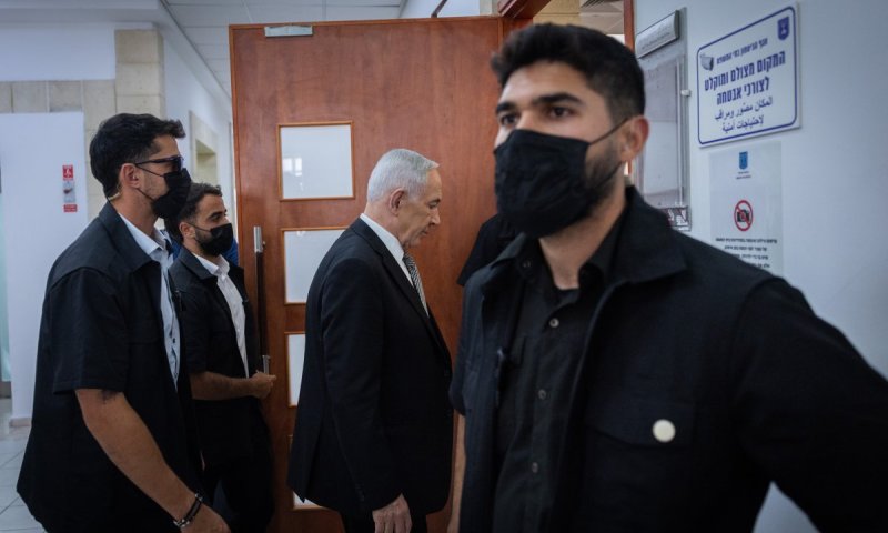 שופטי נתניהו ממליצים לתביעה לסגת מאישום השוחד, "עמדתנו בעינה עומדת"